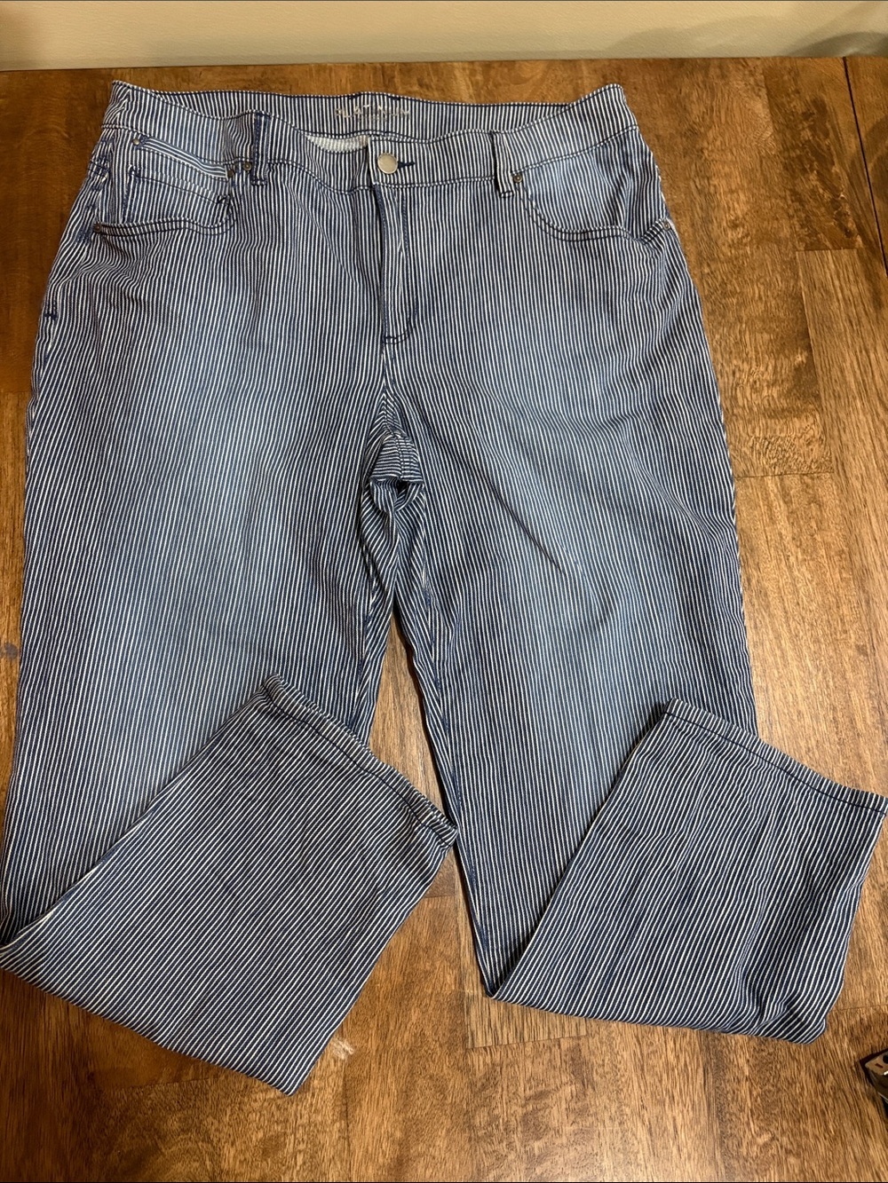 Chico's platinum pinstripe skimmer jeans 2.5